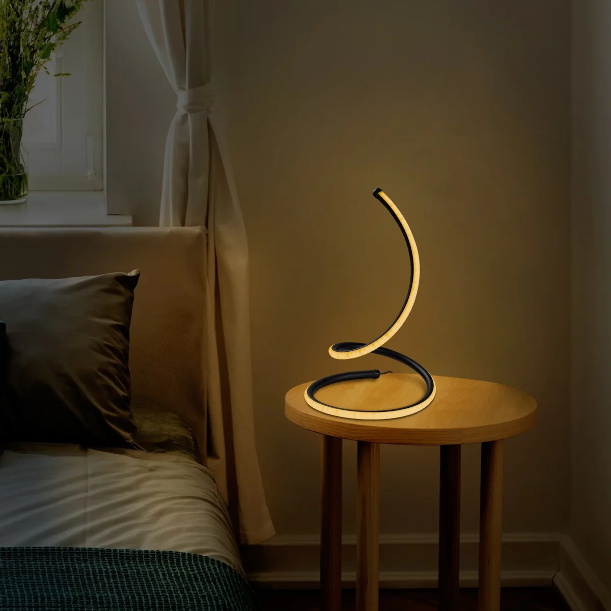 Lampe de table noire en métal Nightstrike – Image 4