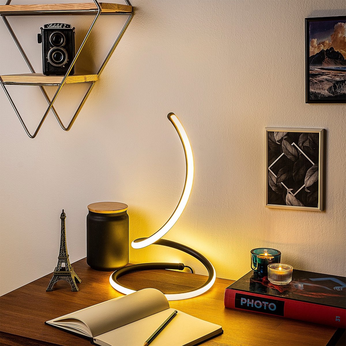 Lampe de table noire en métal Nightstrike – Image 5