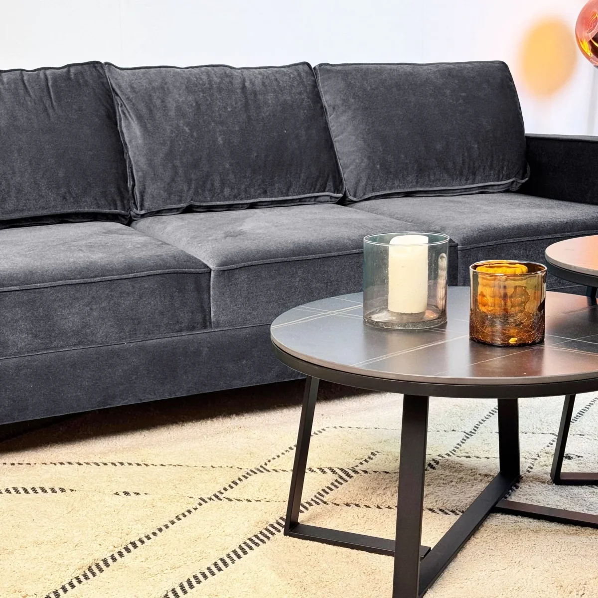 Canapé 3 places Kale Velours Anthracite - coussins amovibles confortables – Image 3